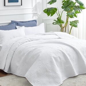 Elegant White King Quilted Bedspread